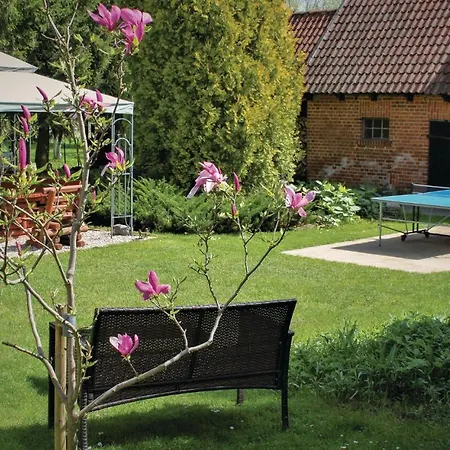Beautiful In With 6 Bedrooms And Wifi