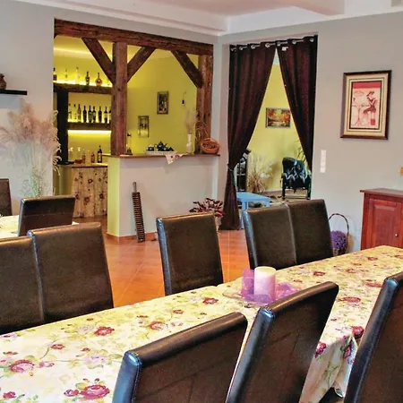 Beautiful In With 6 Bedrooms And Wifi *